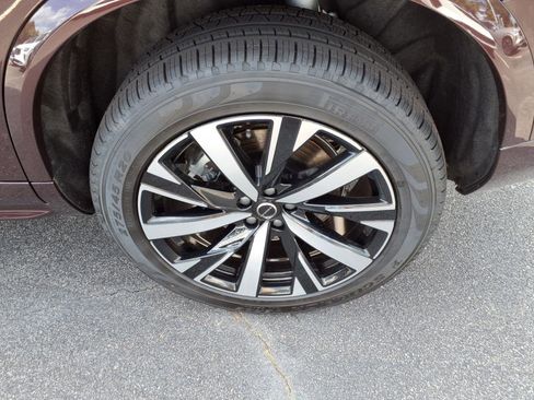 New 2025 Volvo XC90 B6 Core w/ Climate Package image 7