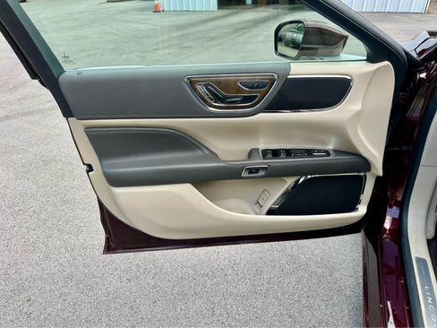 Used 2019 Lincoln Continental Select FWD image 10