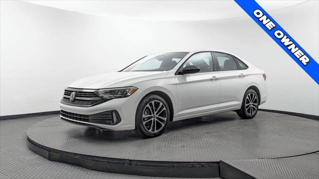 Used 2024 Volkswagen Jetta Sport FWD image 2