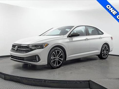 Used 2024 Volkswagen Jetta Sport FWD image 2