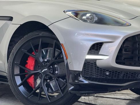 Used 2025 Aston Martin DBX 707 image 35