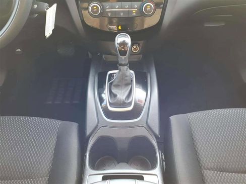 Used 2020 Nissan Rogue Sport S image 11