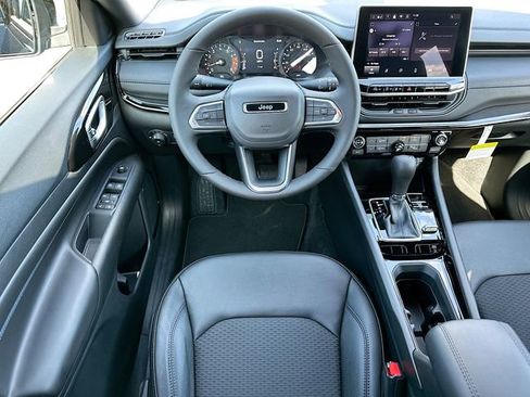 New 2026 Jeep Compass Latitude image 15