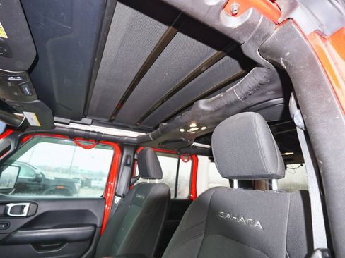 Used 2018 Jeep Wrangler Unlimited Sahara image 7