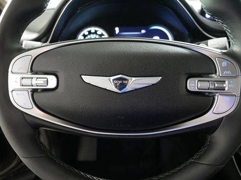 Certified 2025 Genesis GV70 2.5T AWD/4WD image 25