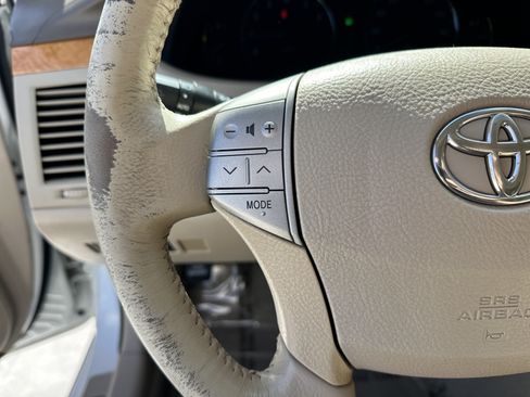 Used 2005 Toyota Avalon Limited FWD image 19