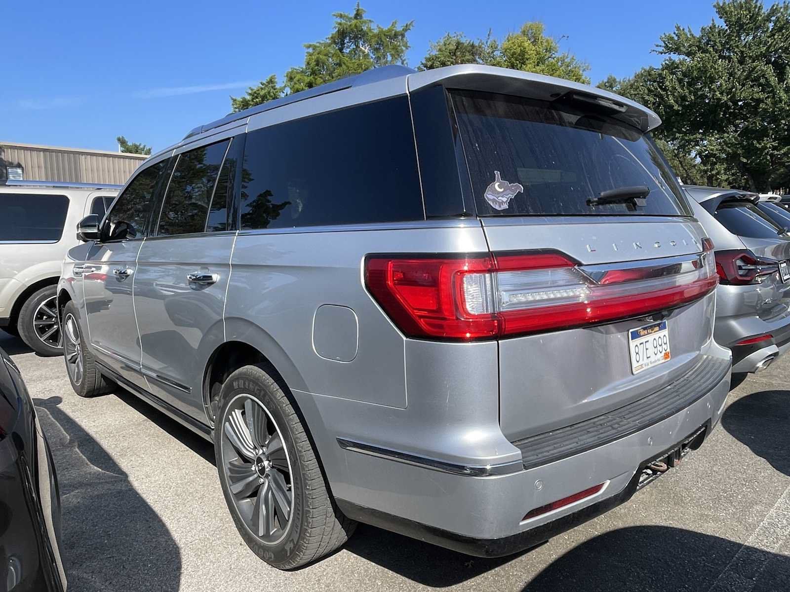 Used 2018 Lincoln Navigator Reserve w/ Cargo Package AWD/4WD image 3