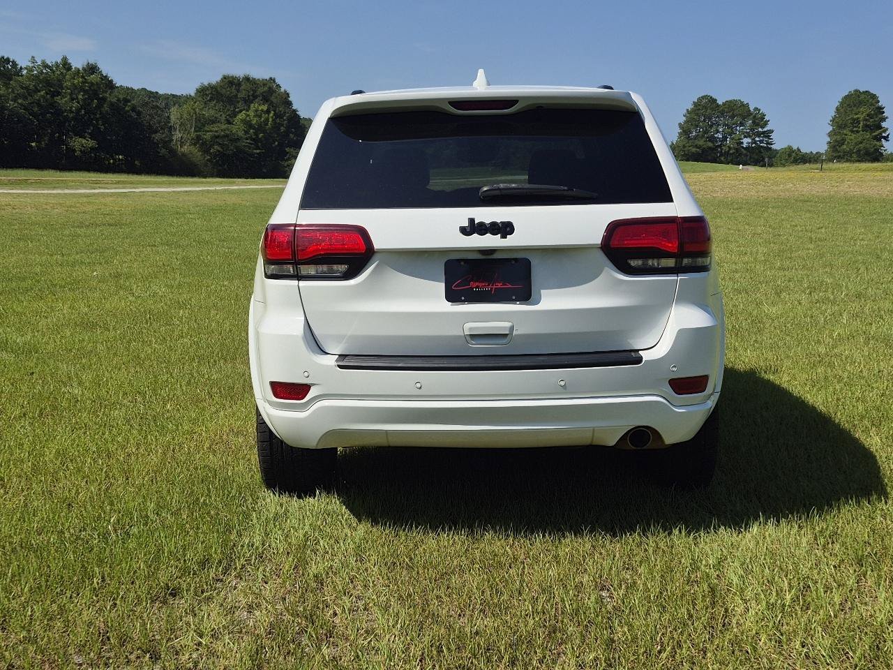 Used 2022 Jeep Grand Cherokee Laredo X RWD image 8