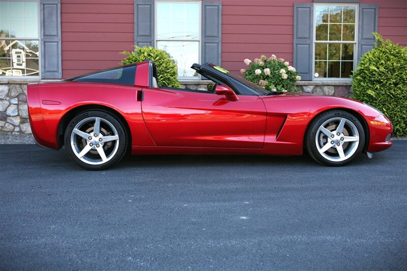Used 2005 Chevrolet Corvette Coupe w/ Preferred Equipment Group RWD image 10