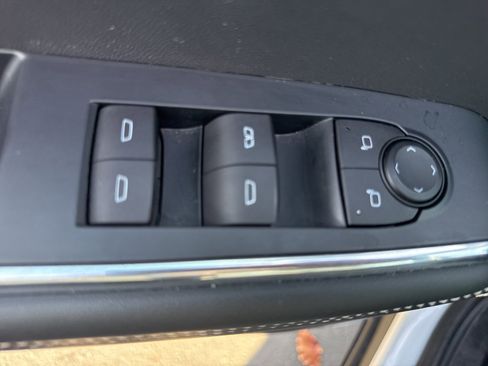 Used 2024 GMC Acadia Elevation image 6