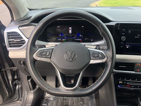 Used 2025 Volkswagen Taos SE FWD image 33
