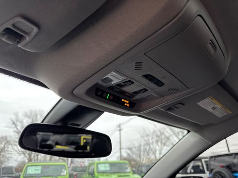 Used 2023 GMC Acadia AT4 w/ Technology Package image 29