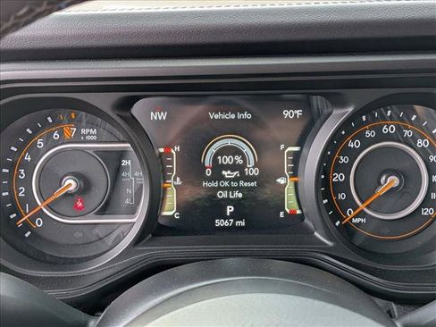 Used 2025 Jeep Gladiator Rubicon AWD/4WD image 15