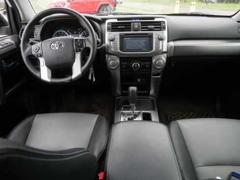 Used 2017 Toyota 4Runner SR5 Premium RWD image 10