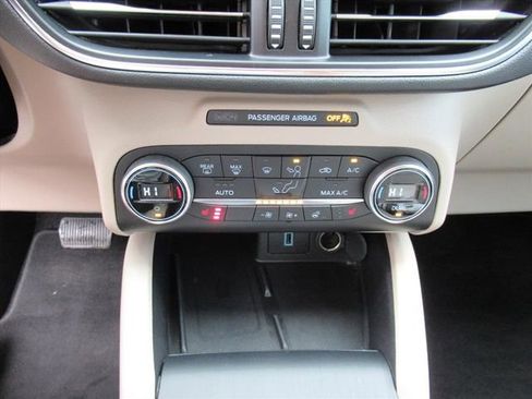 Used 2020 Ford Escape Titanium image 23