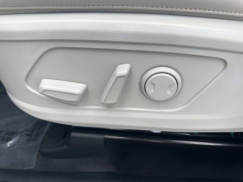 Used 2025 Kia Sorento SX image 10