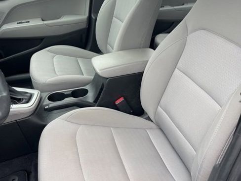 Used 2018 Hyundai Elantra SE image 12