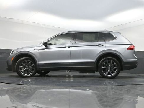 Used 2024 Volkswagen Tiguan SE FWD image 28
