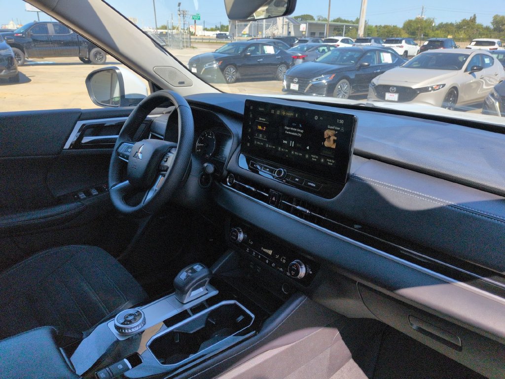 Used 2025 Mitsubishi Outlander SE AWD/4WD image 31