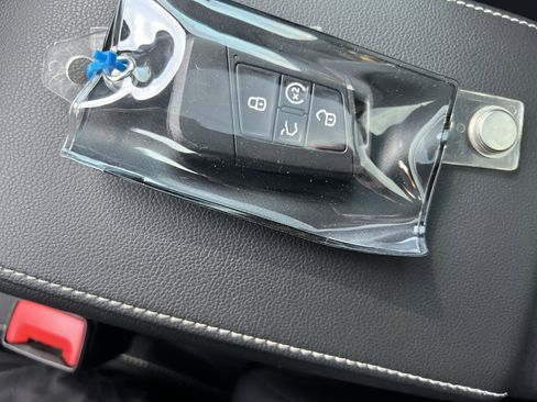 Certified 2023 Volkswagen Tiguan SE R-Line image 34