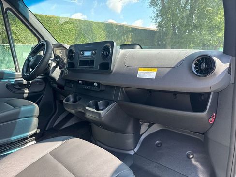 Used 2025 Mercedes-Benz Sprinter 2500 image 22