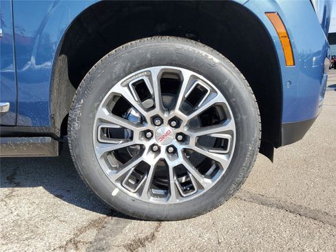 New 2026 GMC Yukon Denali w/ Denali Reserve Package image 5