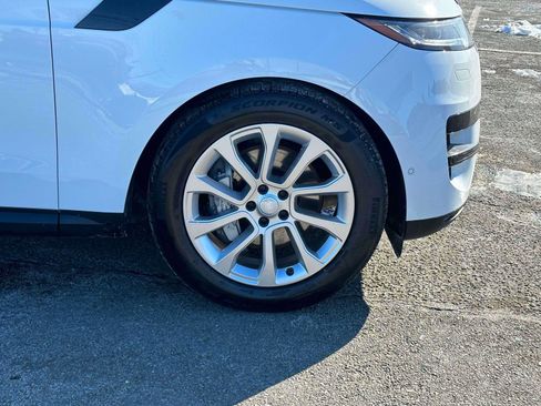 Used 2025 Land Rover Range Rover Sport SE image 6