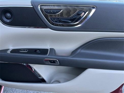 Used 2018 Lincoln Continental Reserve image 14