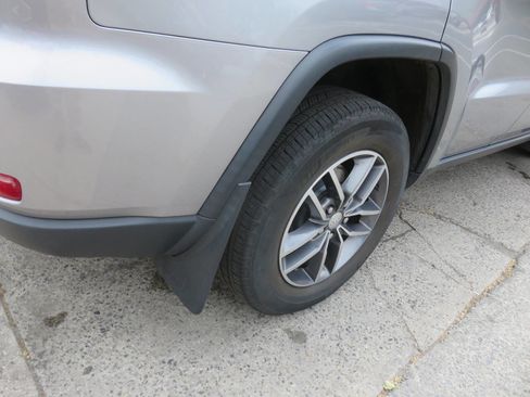 Used 2018 Jeep Grand Cherokee Limited AWD/4WD image 38