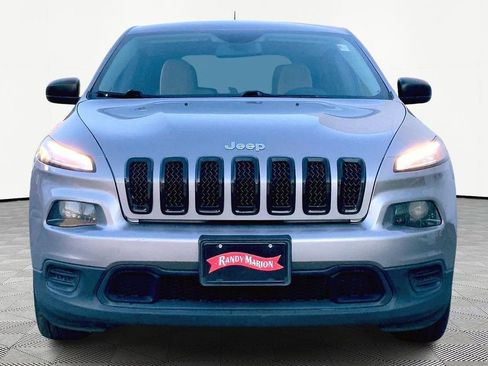 Used 2017 Jeep Cherokee Sport image 2