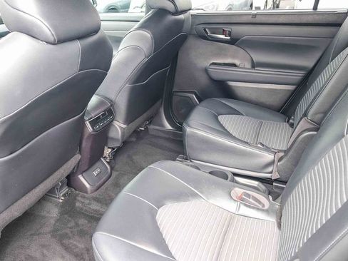 Used 2022 Toyota Highlander XSE FWD image 21