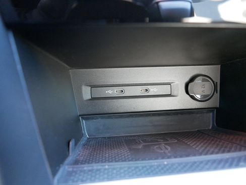 Used 2023 Volkswagen Taos SE image 33