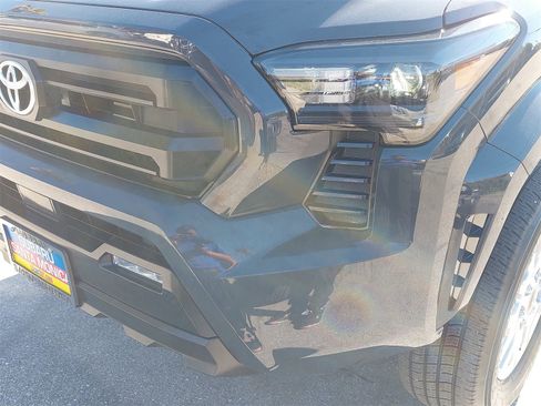 Used 2025 Toyota Tacoma SR5 image 31