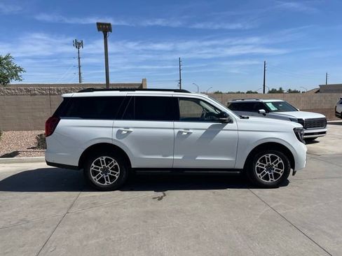 Used 2025 Ford Expedition Active AWD/4WD image 4