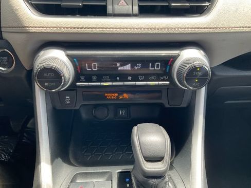Used 2019 Toyota RAV4 XLE FWD image 27