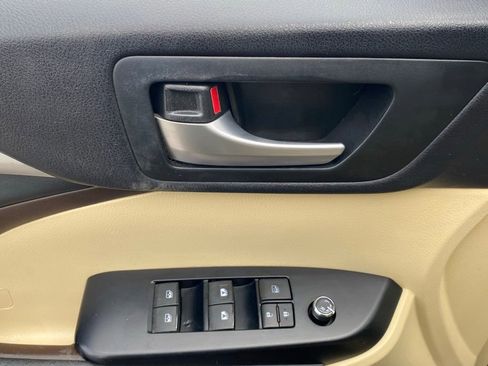 Used 2014 Toyota Highlander XLE AWD/4WD image 22