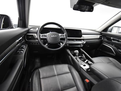 Used 2024 Kia Telluride EX w/ EX Captain's Chair Package image 11