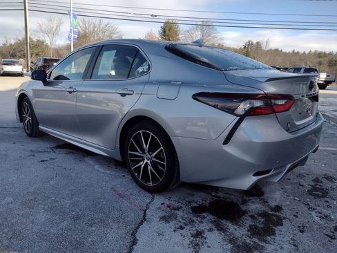 Used 2024 Toyota Camry SE image 3