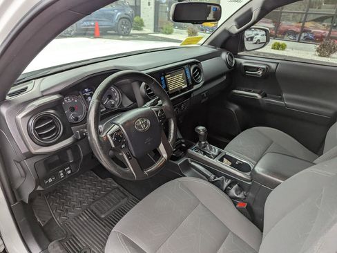 Used 2017 Toyota Tacoma TRD Sport w/ Tow Package (A/T) AWD/4WD image 13