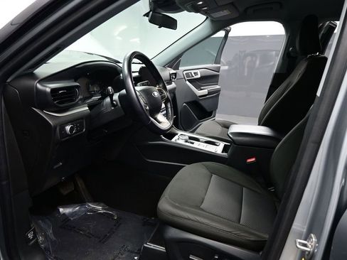Used 2022 Ford Explorer XLT RWD image 8