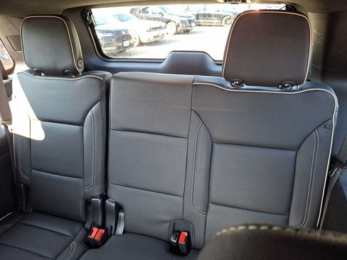 Used 2023 Chevrolet Tahoe Premier AWD/4WD image 11