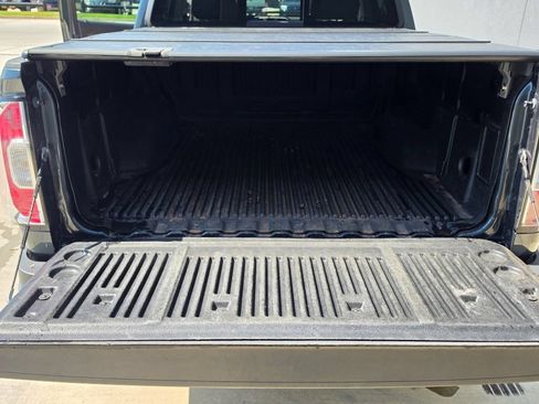 Used 2017 GMC Canyon SLT RWD image 14