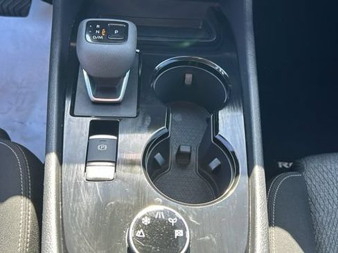 Used 2024 Nissan Rogue SV AWD/4WD image 22