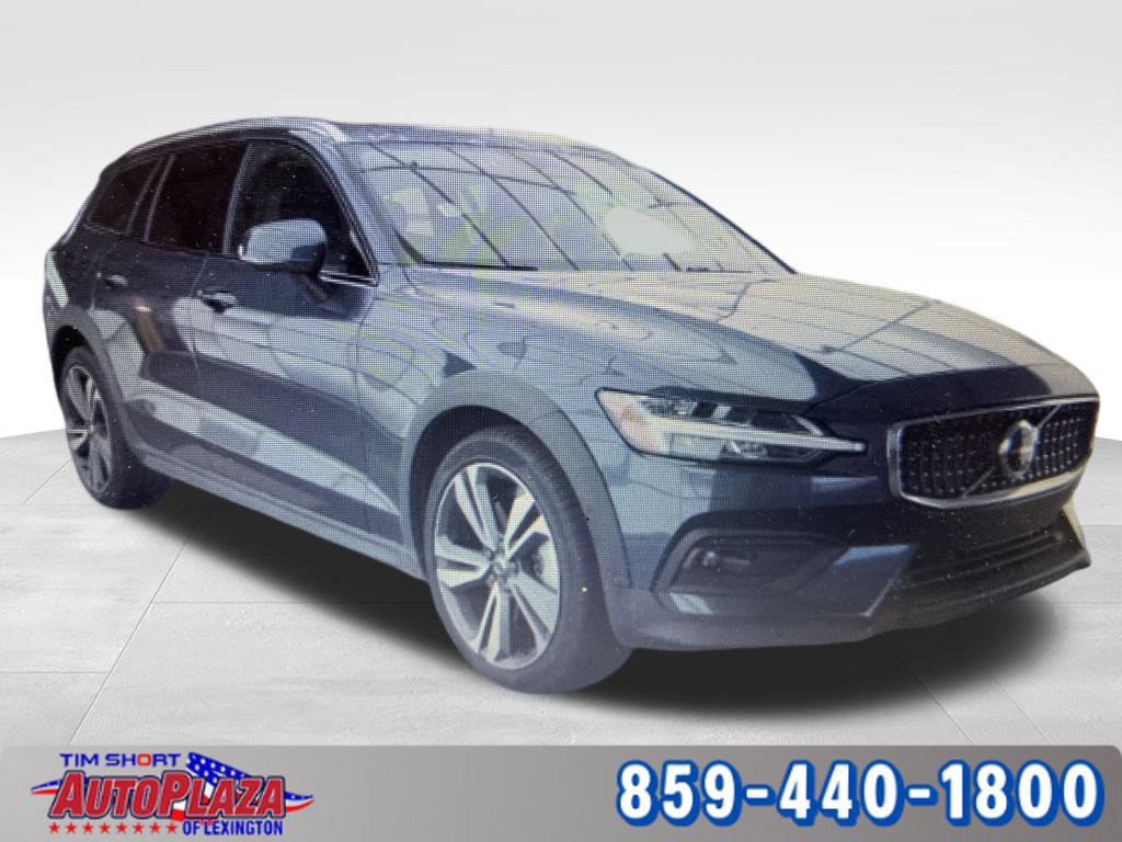 Used 2025 Volvo V60 B5 Cross Country Plus AWD/4WD image 4