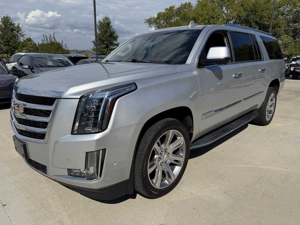Used 2017 Cadillac Escalade ESV Luxury AWD/4WD image 3