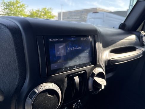 Used 2013 Jeep Wrangler Sport AWD/4WD image 20