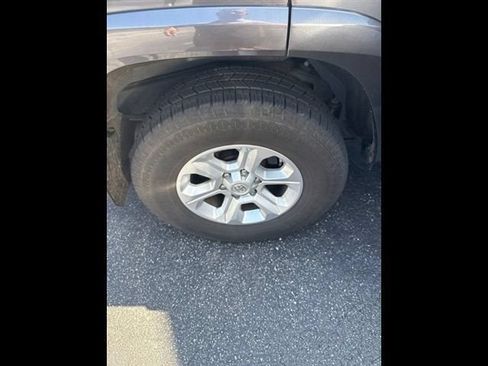 Used 2021 Toyota 4Runner SR5 Premium w/ Moonroof Package AWD/4WD image 18