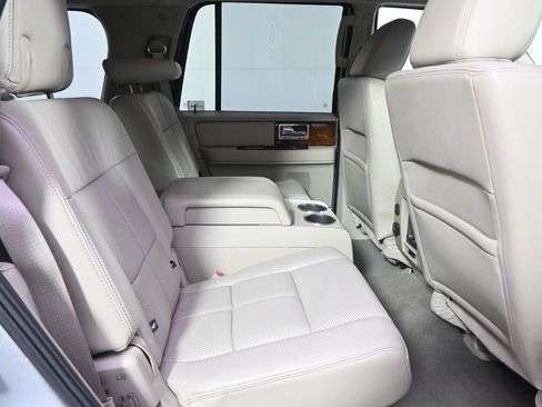Used 2014 Lincoln Navigator 4WD image 18