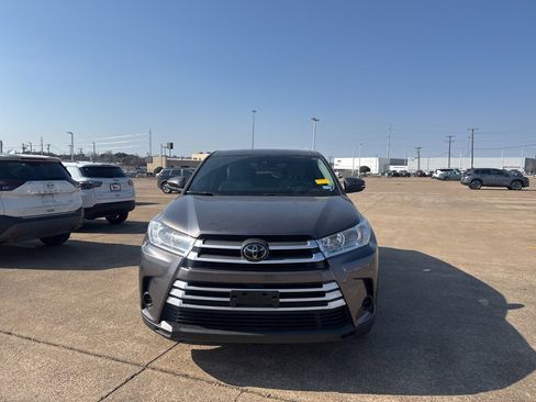 Used 2019 Toyota Highlander LE image 4