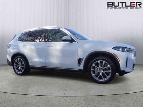 Used 2024 BMW X5 xDrive40i w/ Premium Package image 9